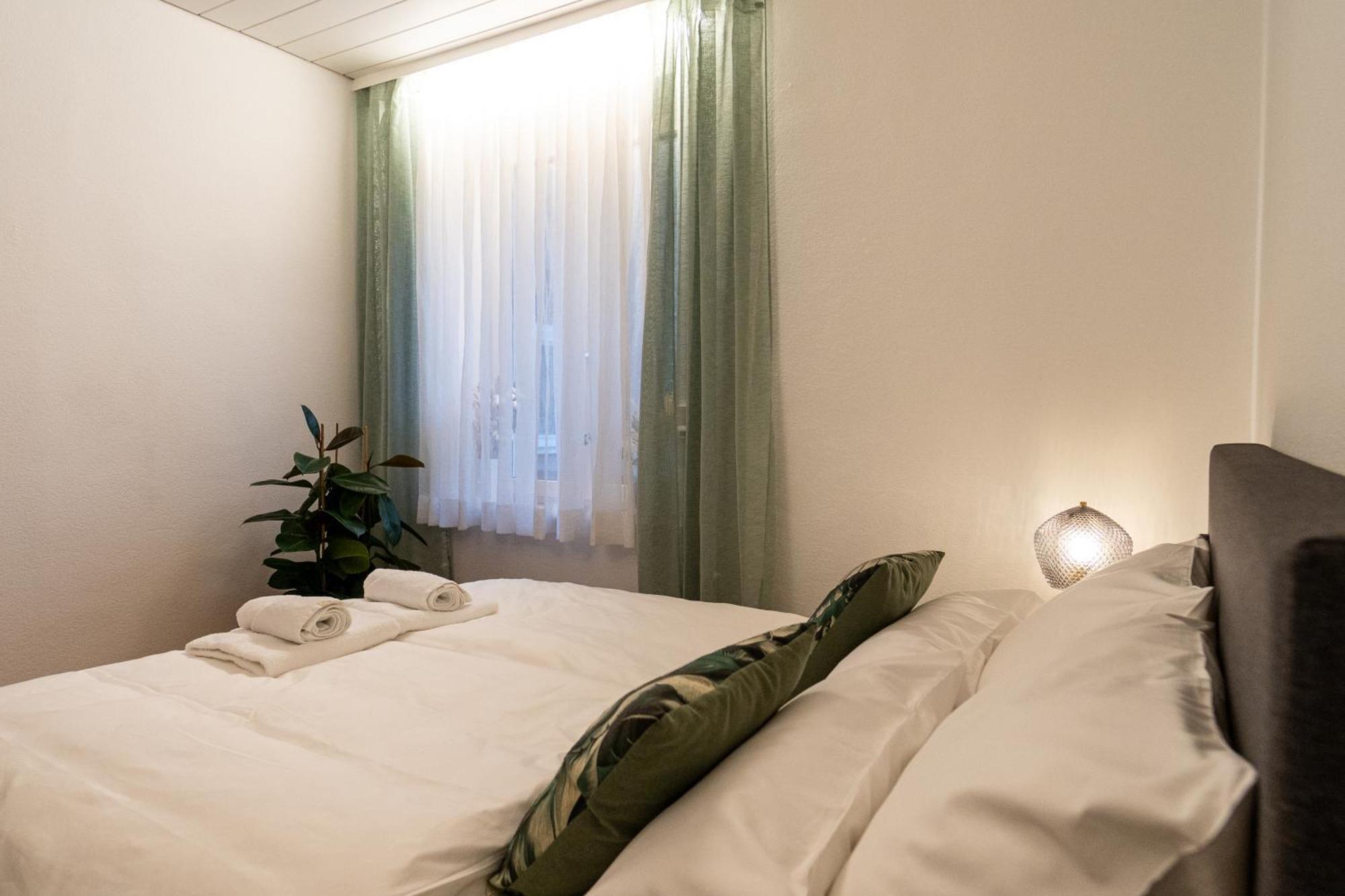 Neu - 4 Zimmer, 4 Betten, 5 Min Zum Hbf, Terrasse, 160Qm Augsburg Exterior foto