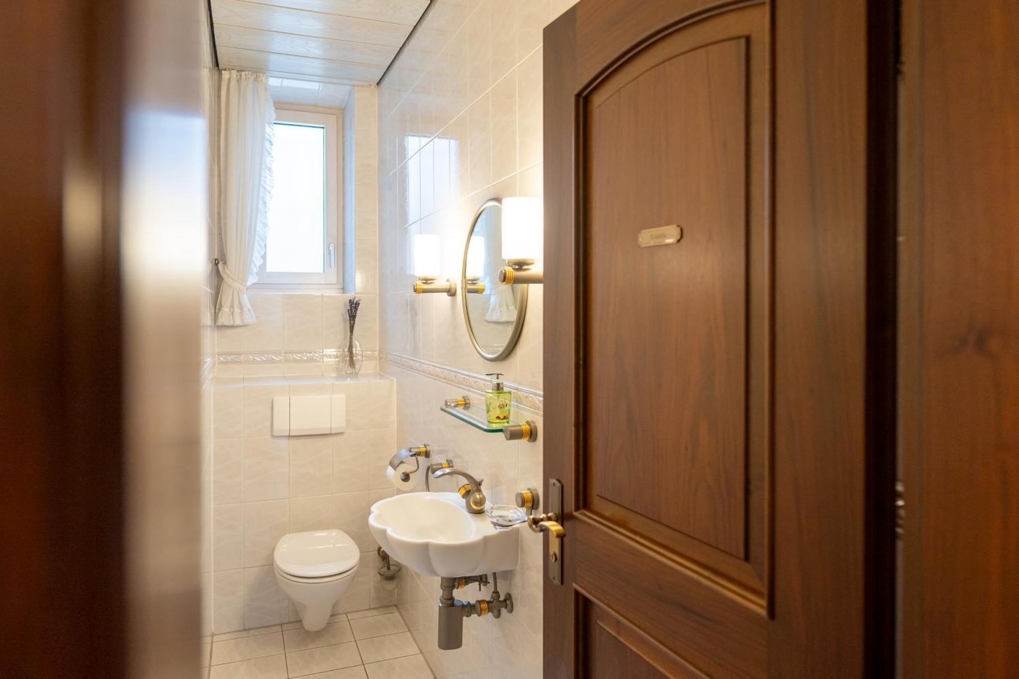 Neu - 4 Zimmer, 4 Betten, 5 Min Zum Hbf, Terrasse, 160Qm Augsburg Exterior foto